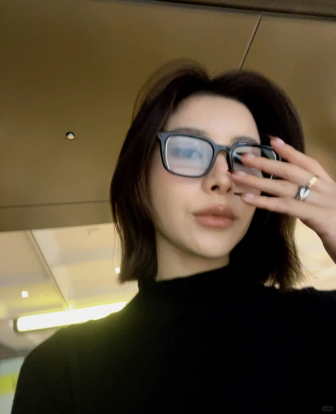 今日人设：高智感美女