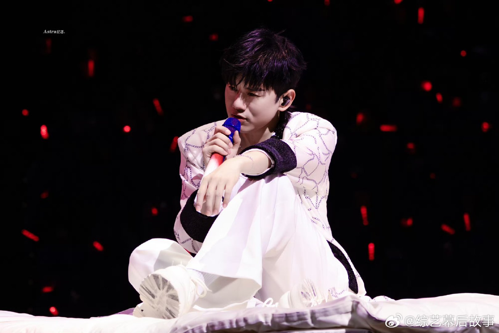 张杰未你好吗跨年演唱会 跨年回忆杀后劲太足！澳门场经典曲目大合唱温柔又热血，机械