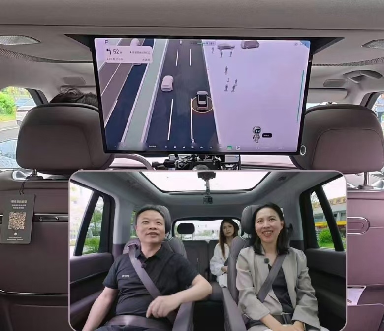 何小鹏完成Robotaxi第一单 特斯拉的Robotaxi还没来，小鹏就先在我们