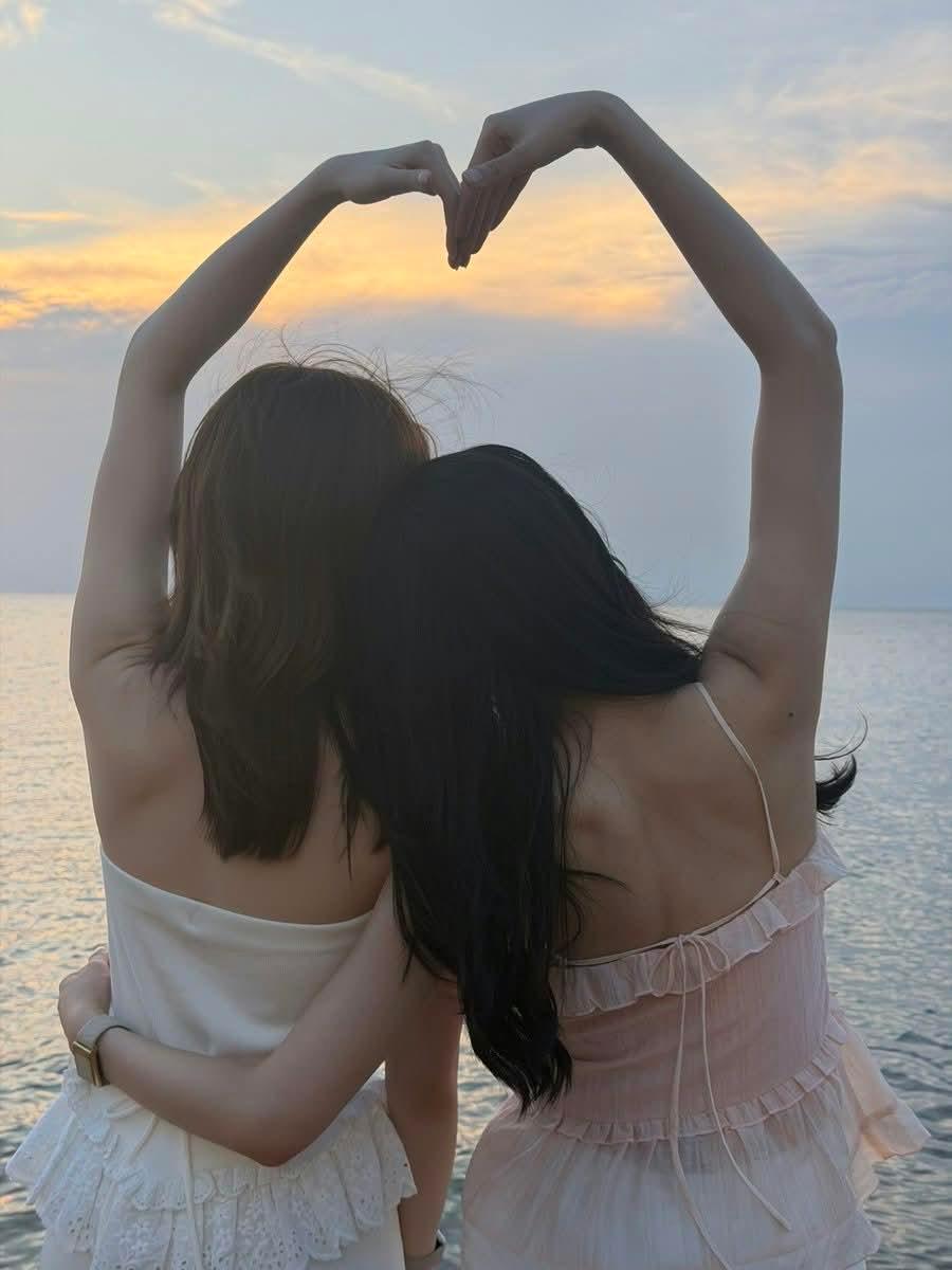 啧 今晚都出来秀上了 ​​​
