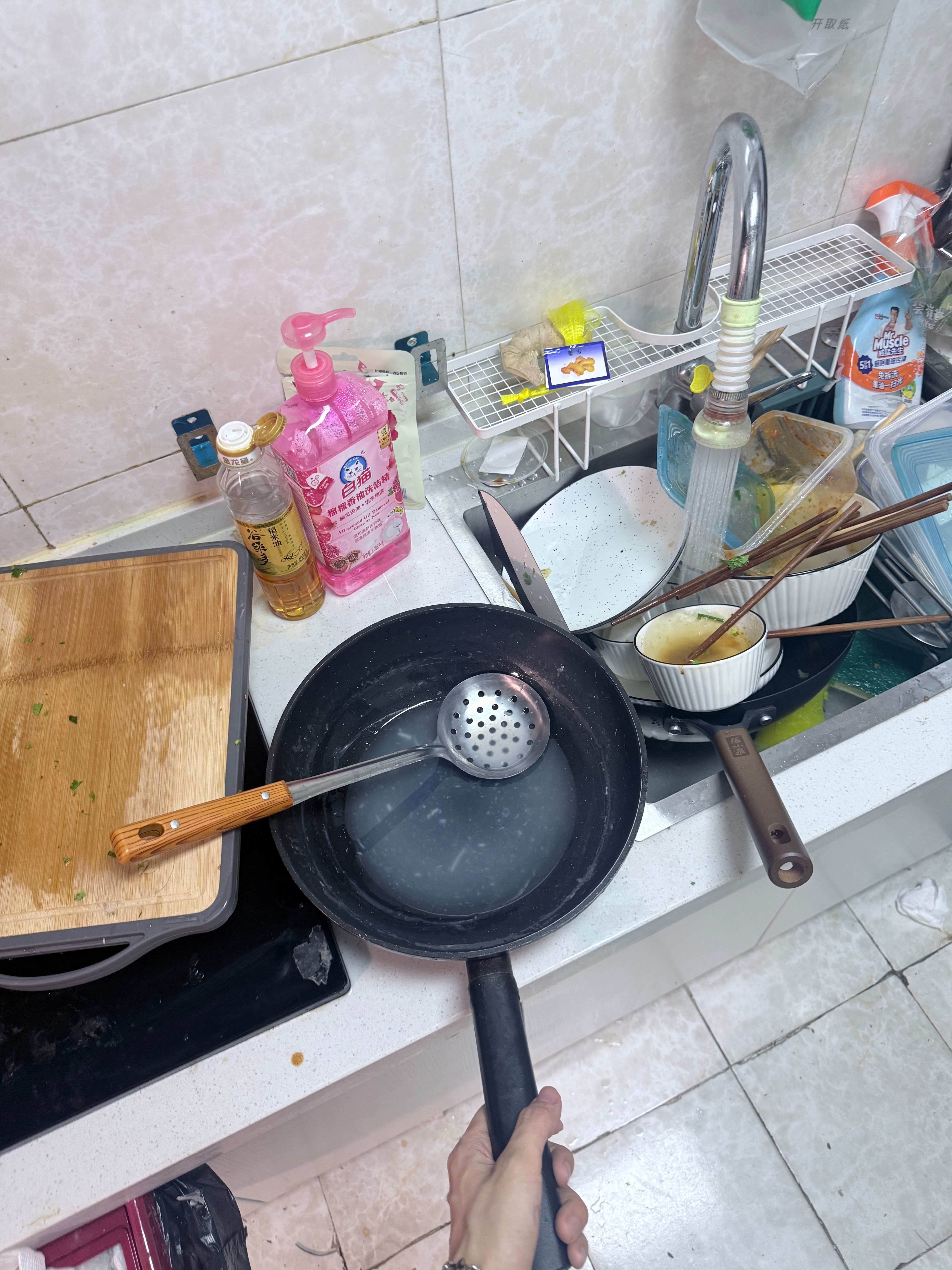 我觉得我完全需要买一个洗碗机 