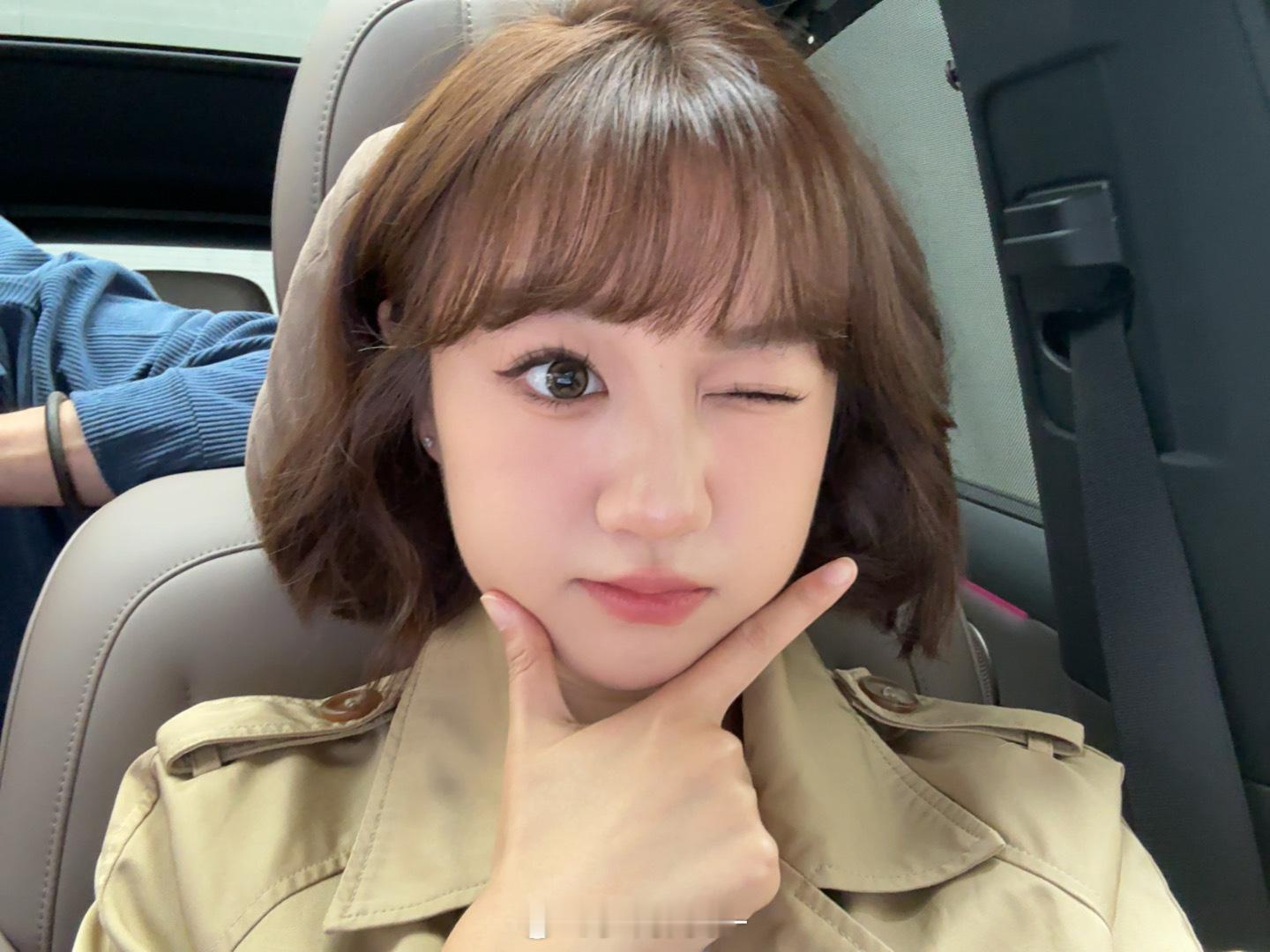 肉丸日记📔 今天是成熟女人[doge]猜猜今天拍什么新能源汽车理想i6上市 ​