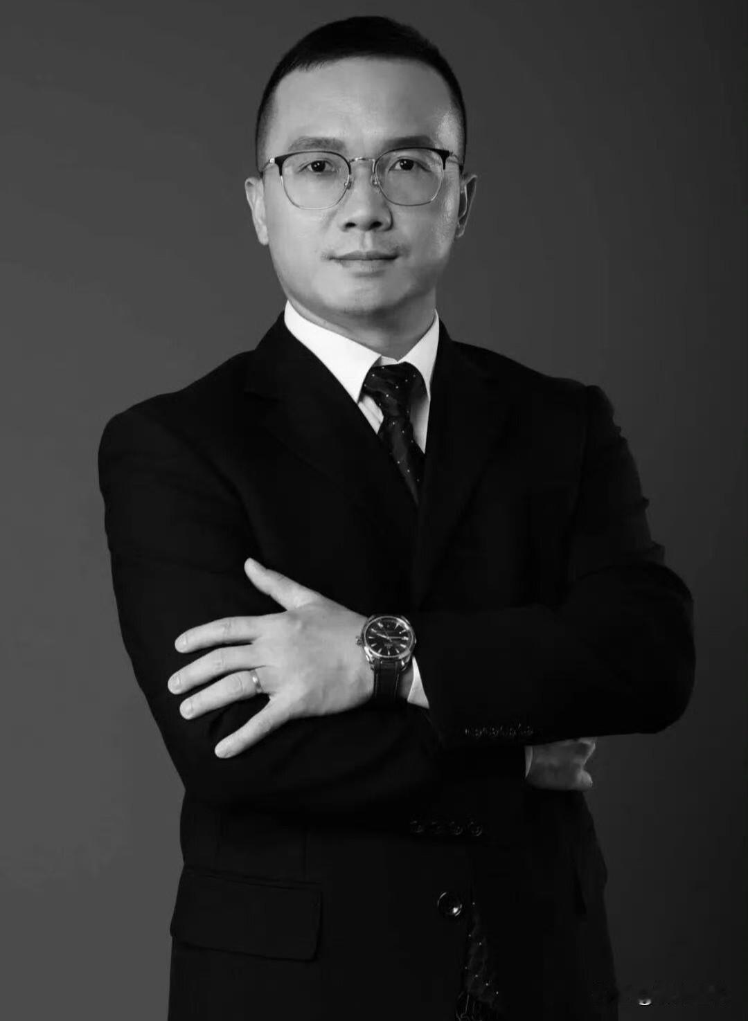 看到44岁富豪欧健去世的消息，
我默默关掉了电脑。

这位掌管着蒙娜丽莎集团旗下