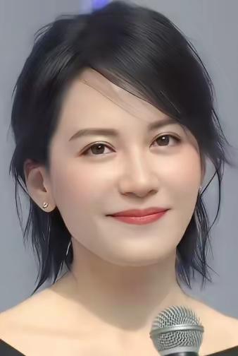 谁规定女人到了岁数就非得领个证才算圆满？俗话说“如人饮水，冷暖自知”，看俞飞鸿活
