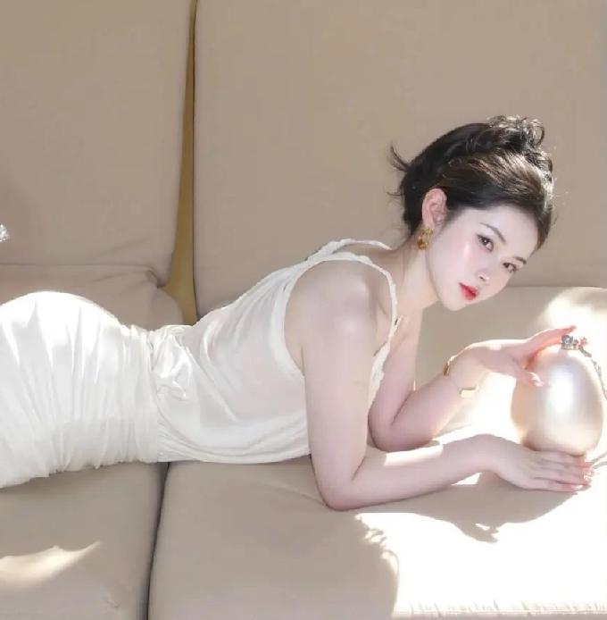 时尚博主金珠岚吗？珠圆玉润丰满迷人的美女丰满女女神 国风微胖美女 女博主 富态圆