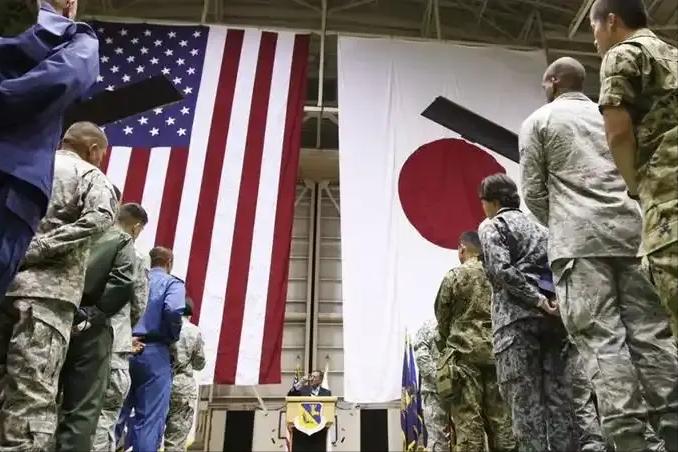 驻日美军在日本有多嚣张？就这么说吧，日本的法律只管日本人，美军踩在日本人头上都习