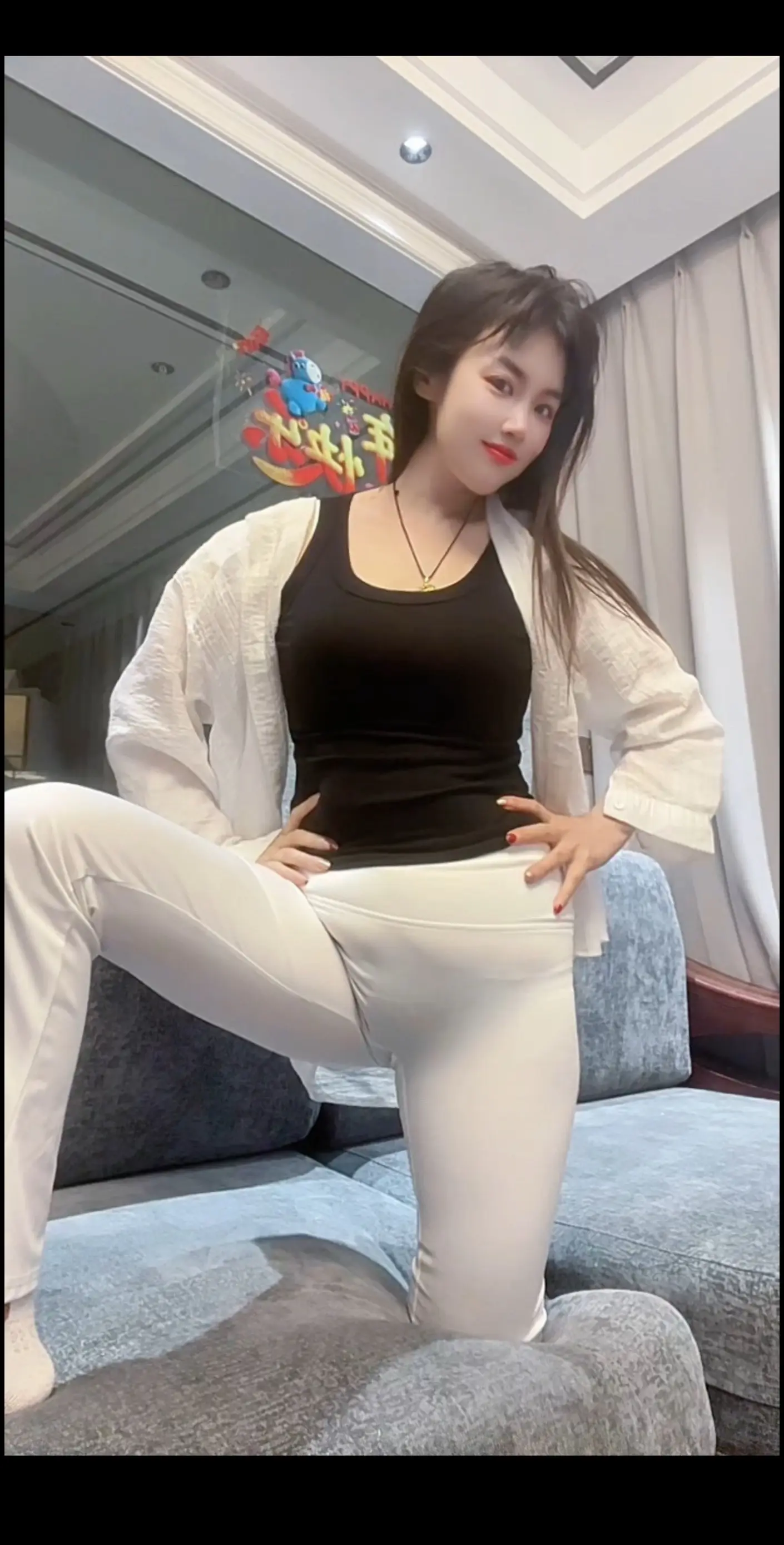 走在人生路上必须要喝三碗水，第一：别人泼的冷水 第二碗：辛勤奋斗的汗水...