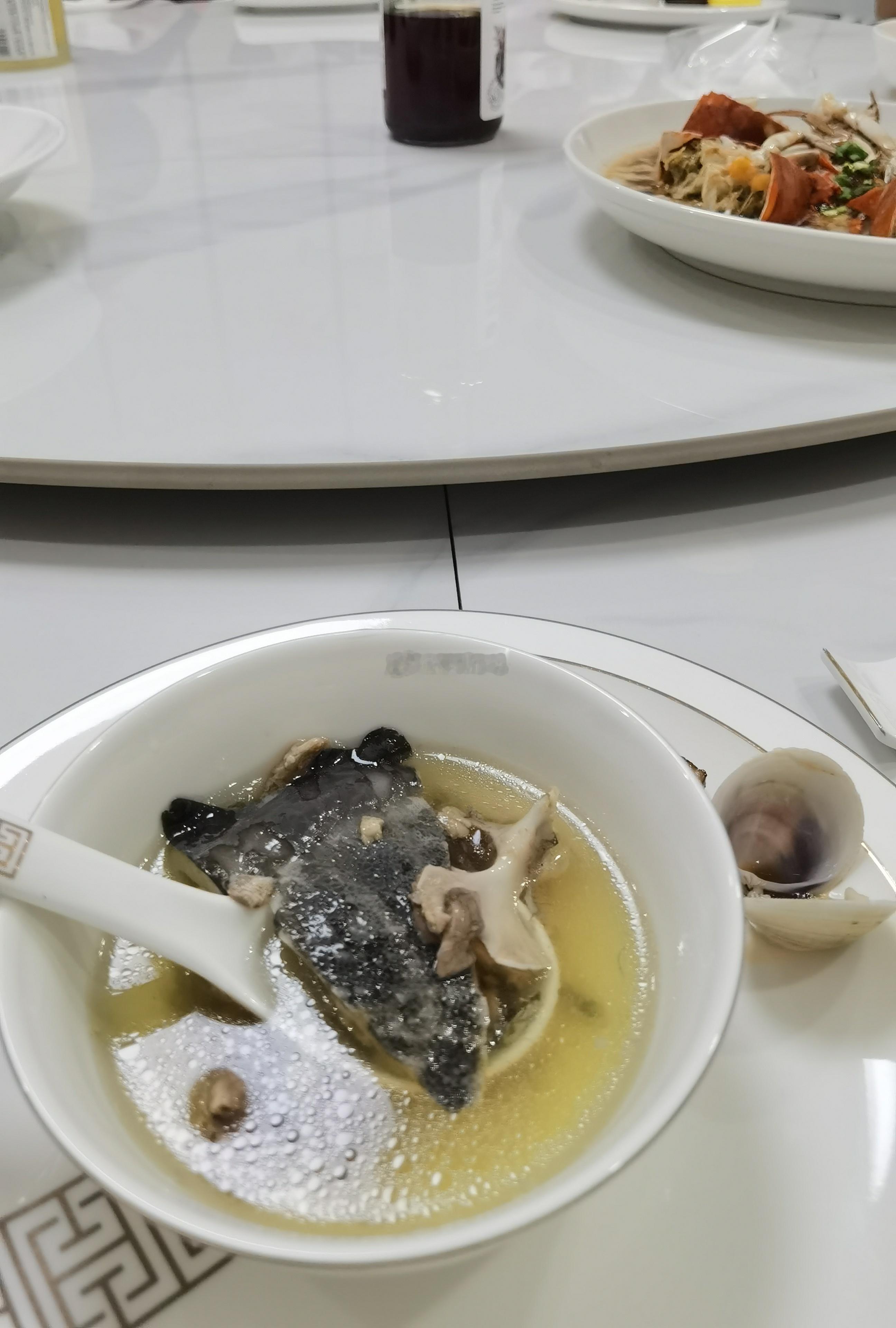 【隆德香】土菜馆的“参汤甲鱼煲”绝对是必点的，我吃了快5碗[允悲]！很好喝，参味