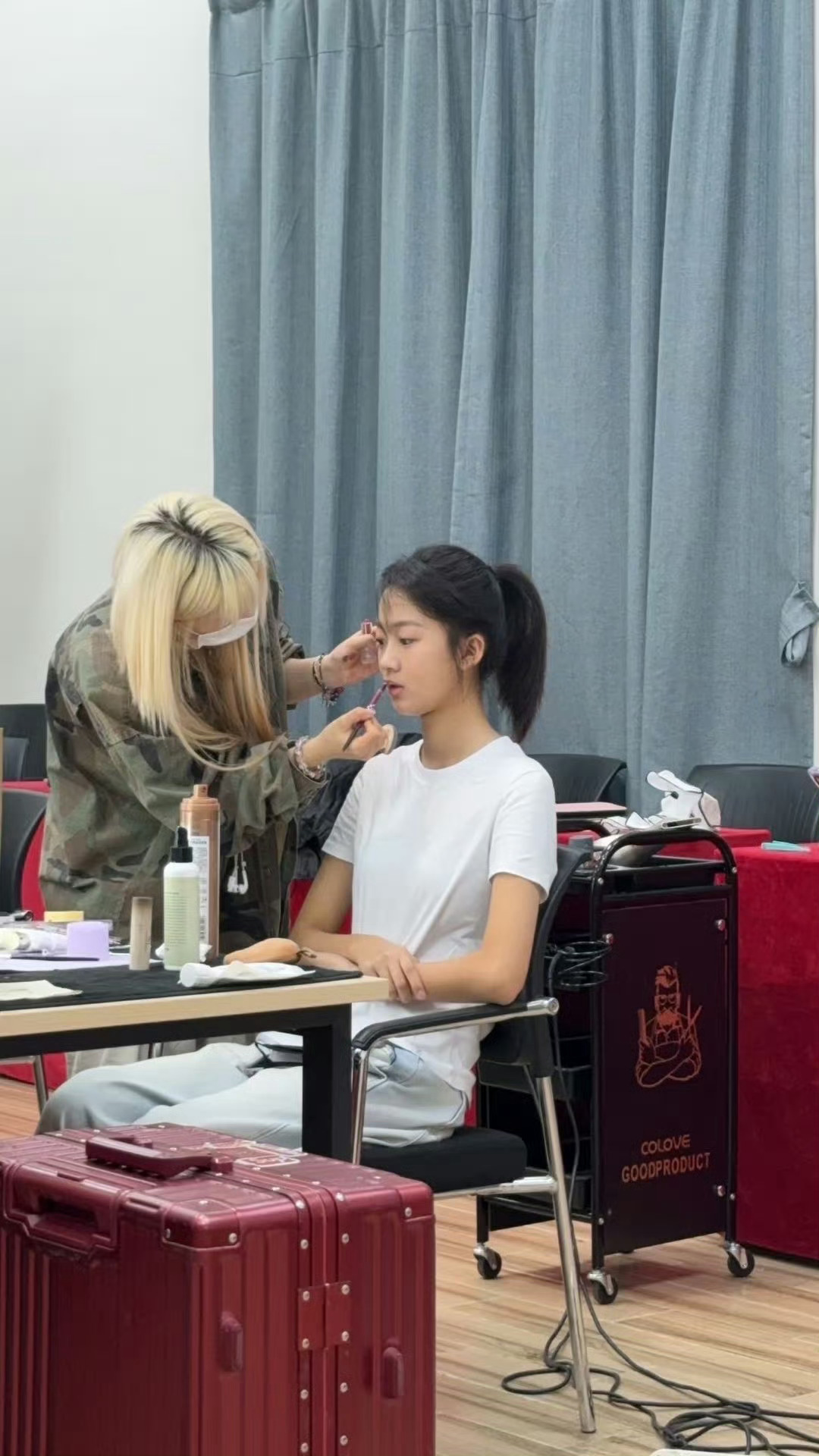 少年时代2陈翊曈拿的赤木晴子剧本少年时代2陈翊曈是赤木晴子剧本长相干净又灵气，默