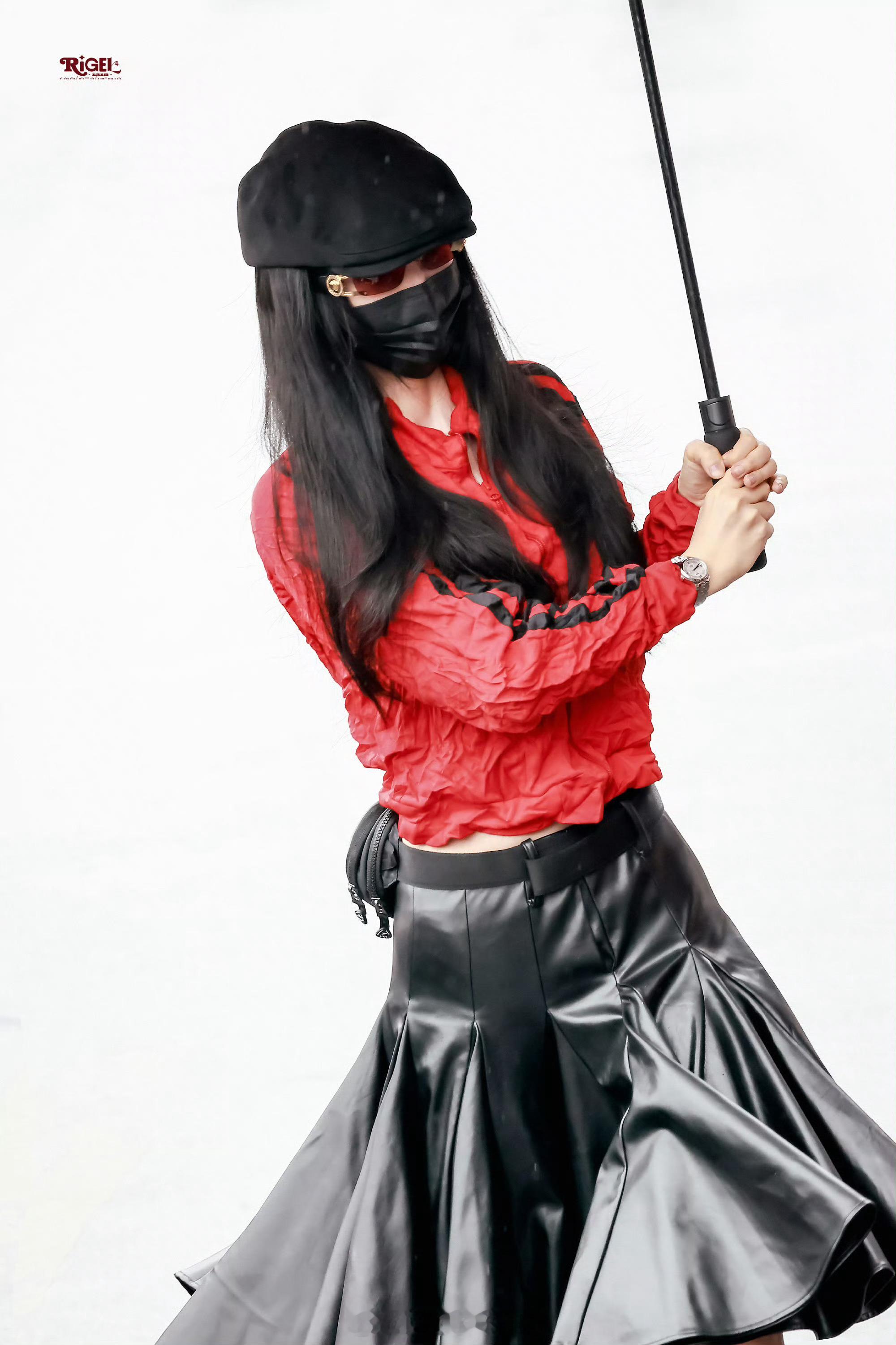 虞书欣最近的上班路透，很美很时尚，完全看不出这是横店的冬天❄️ 