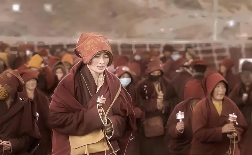 中国最大的尼姑庵——亚青寺，有2万多名女性在此苦修，这里有一个死规定：天黑之后，