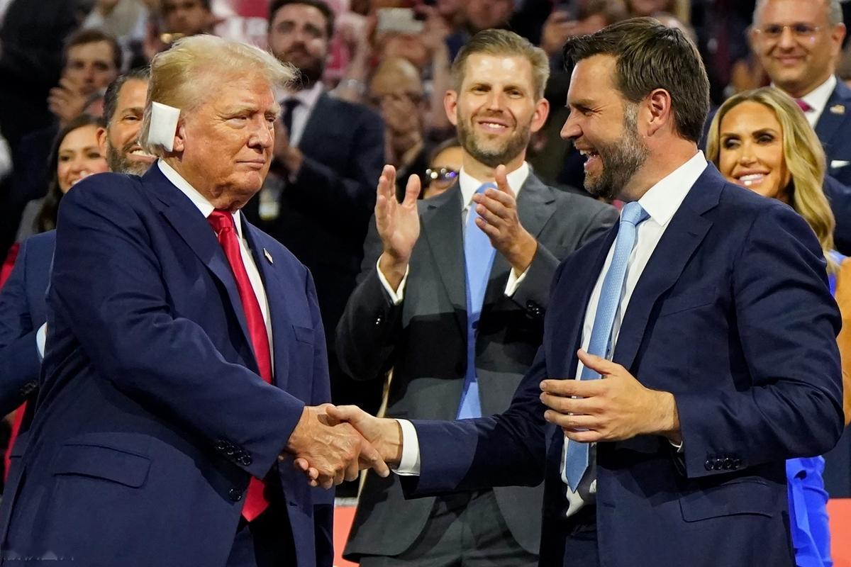 美国副总统之争竟搞成了真假红脖子之争！

这两天听了民主党副总统候选人沃尔兹的一