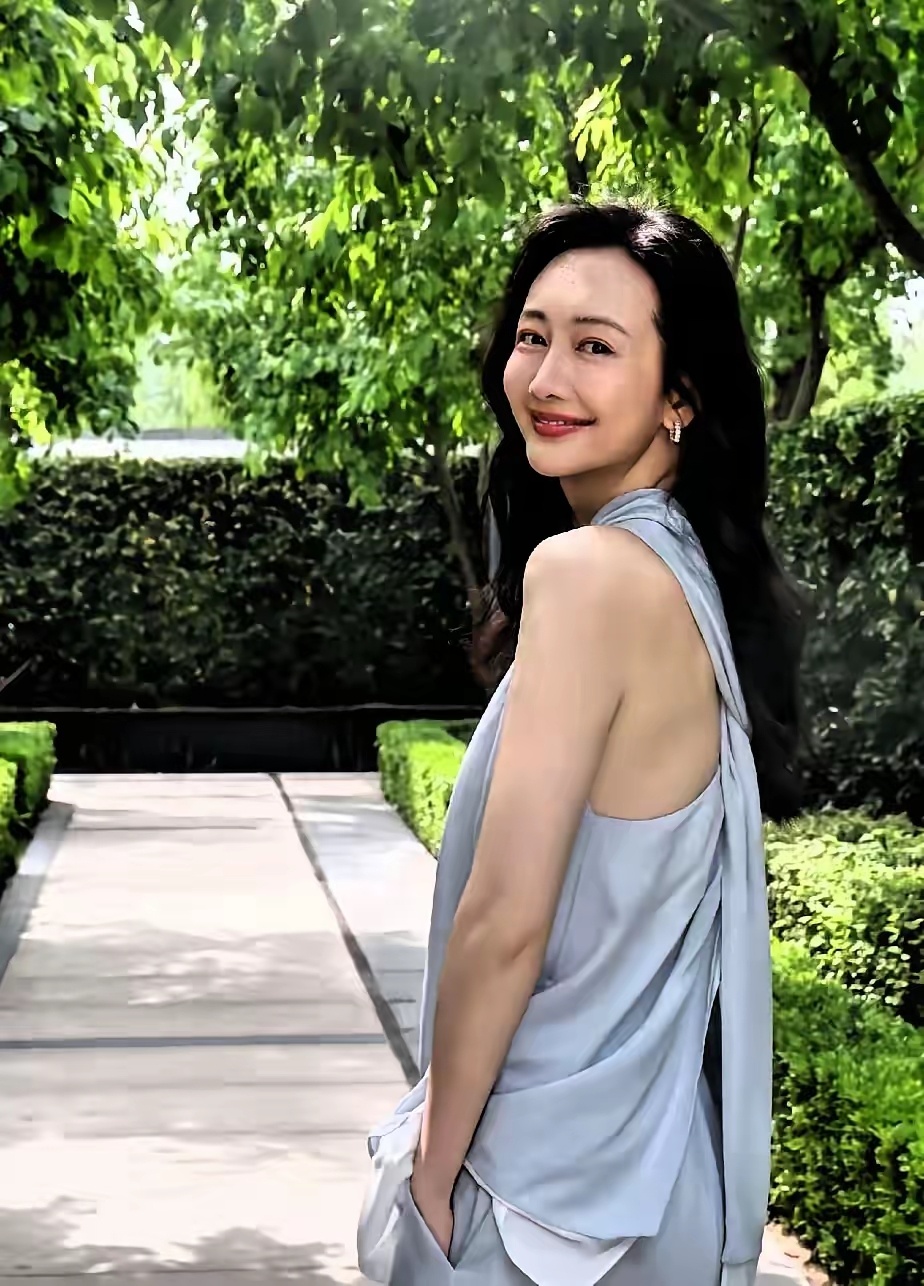 我严重怀疑​王鸥说自己有孩子​不是因为孩子被发现了，而是因为是不要开始上幼儿园了