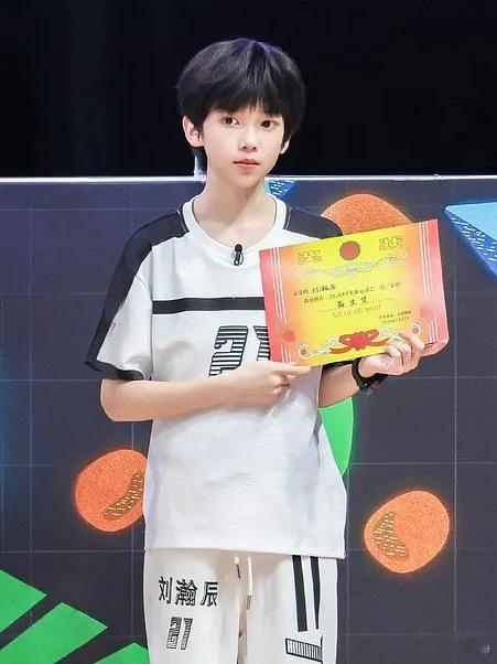 小五五们拿了萌宝奖你pick哪位宝宝1-6:朱映宸 吕政熙 沈子航 高铭阳 陈燊