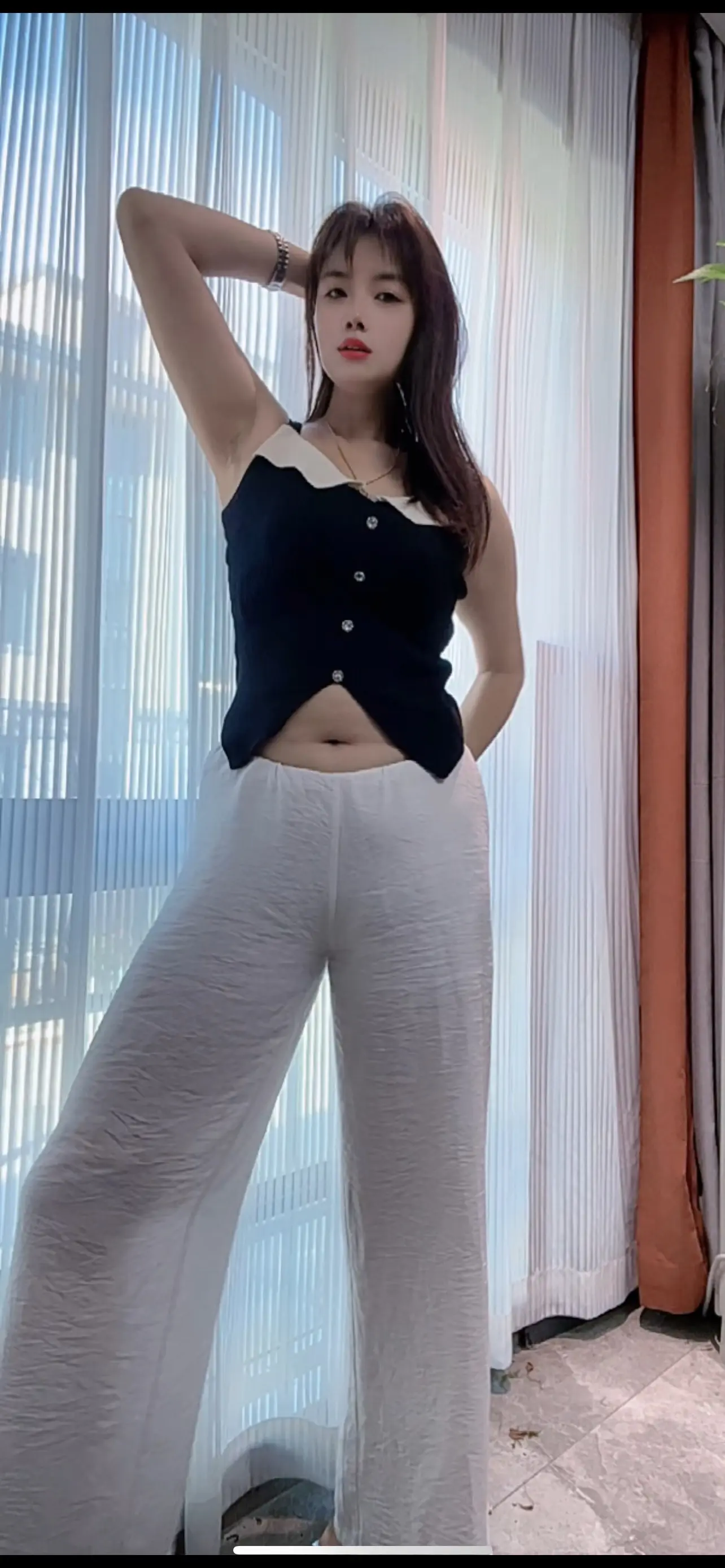 你如果说没钱了  你身边一万个男人都会说   去找你老公要啊  但你如...