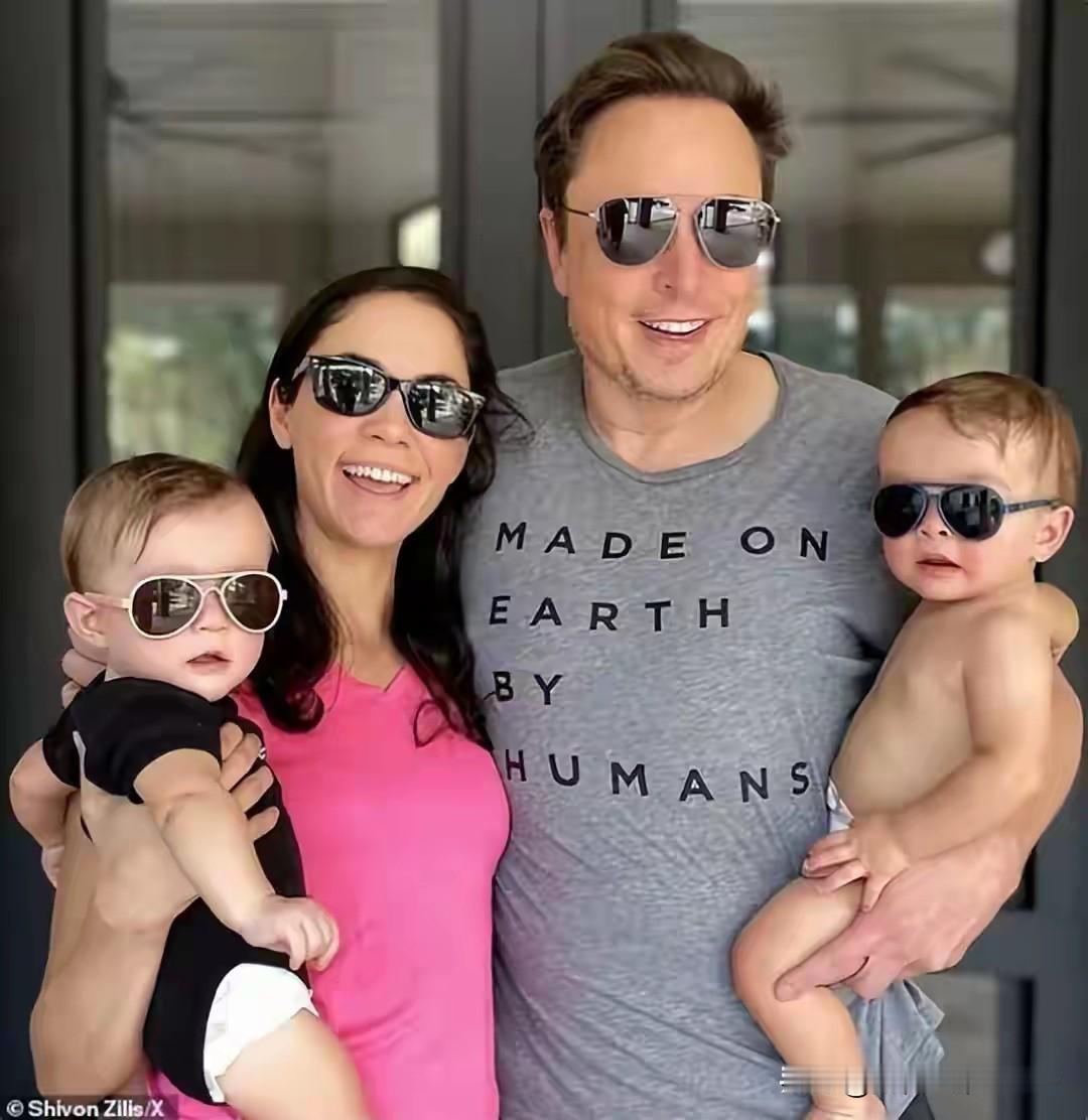 惊闻,
马斯克都有14个孩子了,而且跟小15岁的未婚女友都有了4个孩子。我跟我妈