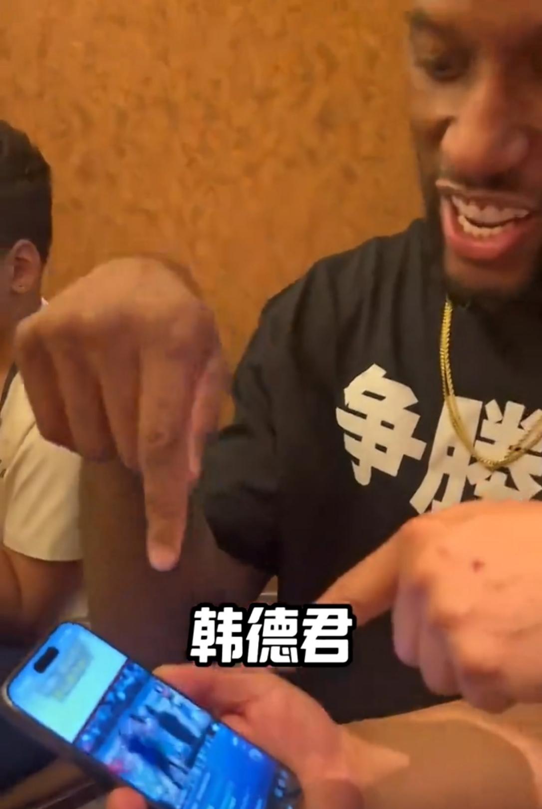 当年明明是威姆斯把韩德君鼻梁骨打骨折了，他现在却说韩德君欠他一拳，他要复仇找韩德