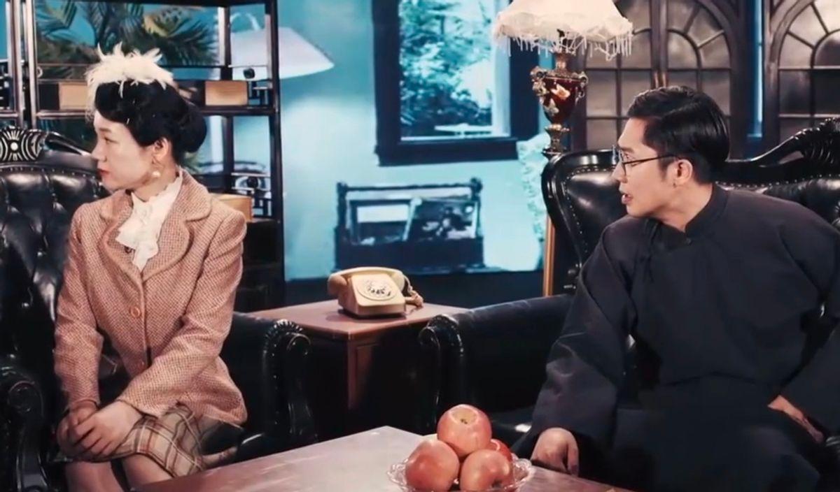 她尚且漂泊无依，如何给女儿张爱玲温暖呢？黄逸梵一生在痛苦和矛盾中挣扎，她用三寸金