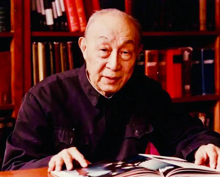 胡焕庸是江苏宜兴人，中国近现代地理学家、地理教育家，中国现代人文地理学和自然地理