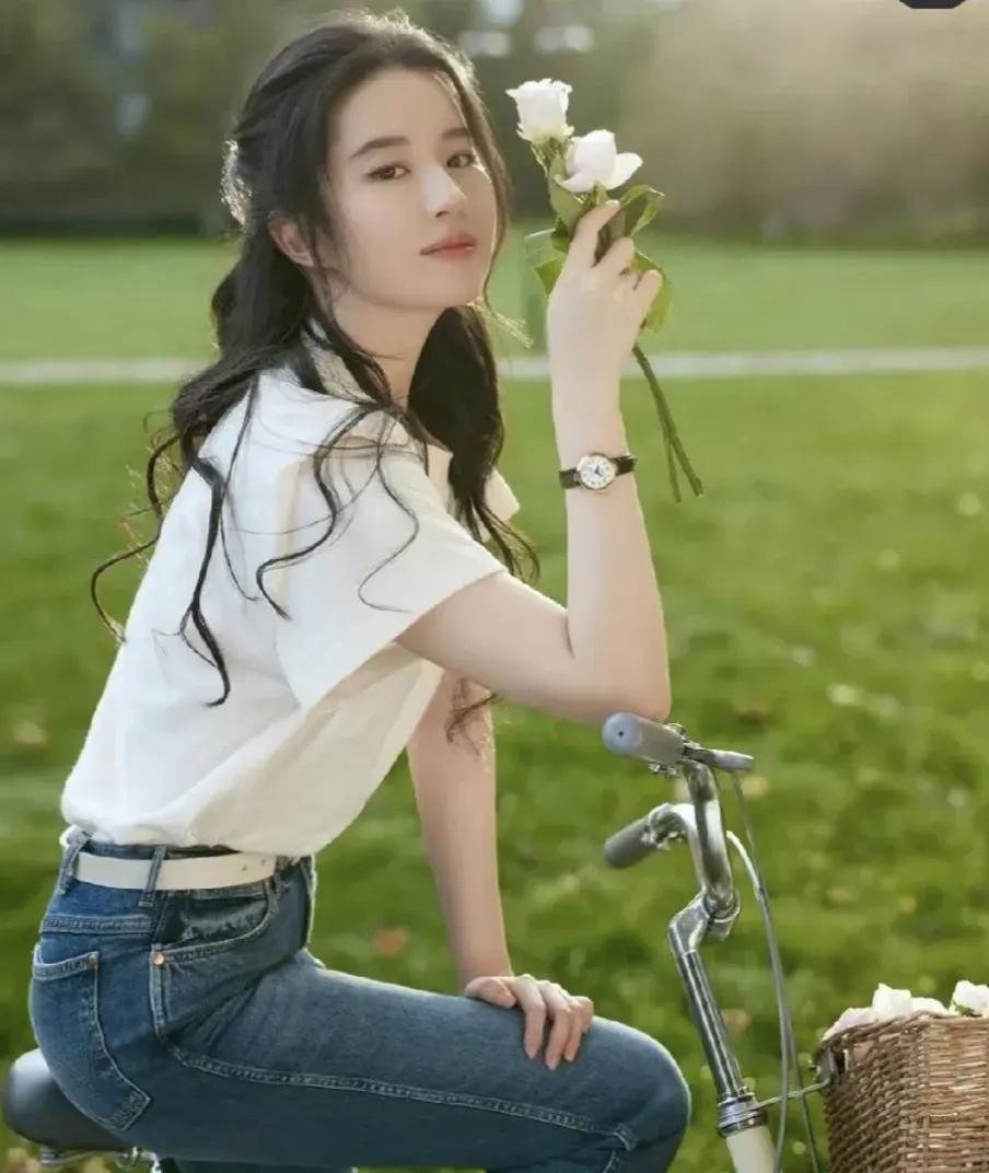 #刘亦菲是你心中的女神吗#是的，必须是，肯定是，只有她才配得上。#刘亦菲惊艳照#