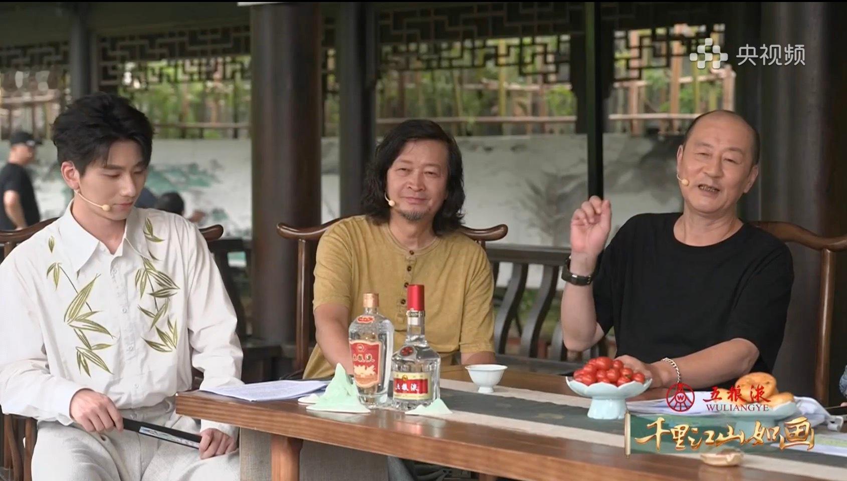 #五粮液搞艺术已经是next level# 这波艺术浪潮带着浓香味！五粮液作为中