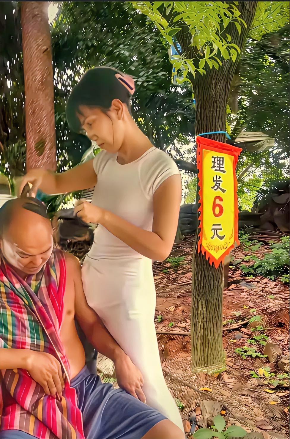 公园理发，关爱老人
6块钱，便宜实惠，对大多数老人来说，不讲究发型，只要干净整齐