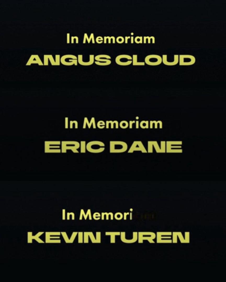 亢奋第三季首播集向安格斯·克劳德、埃里克·迪恩 以及执行制片人凯文·图伦致敬。该