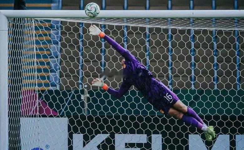 U23国足vs乌兹别克斯坦膜拜点赞