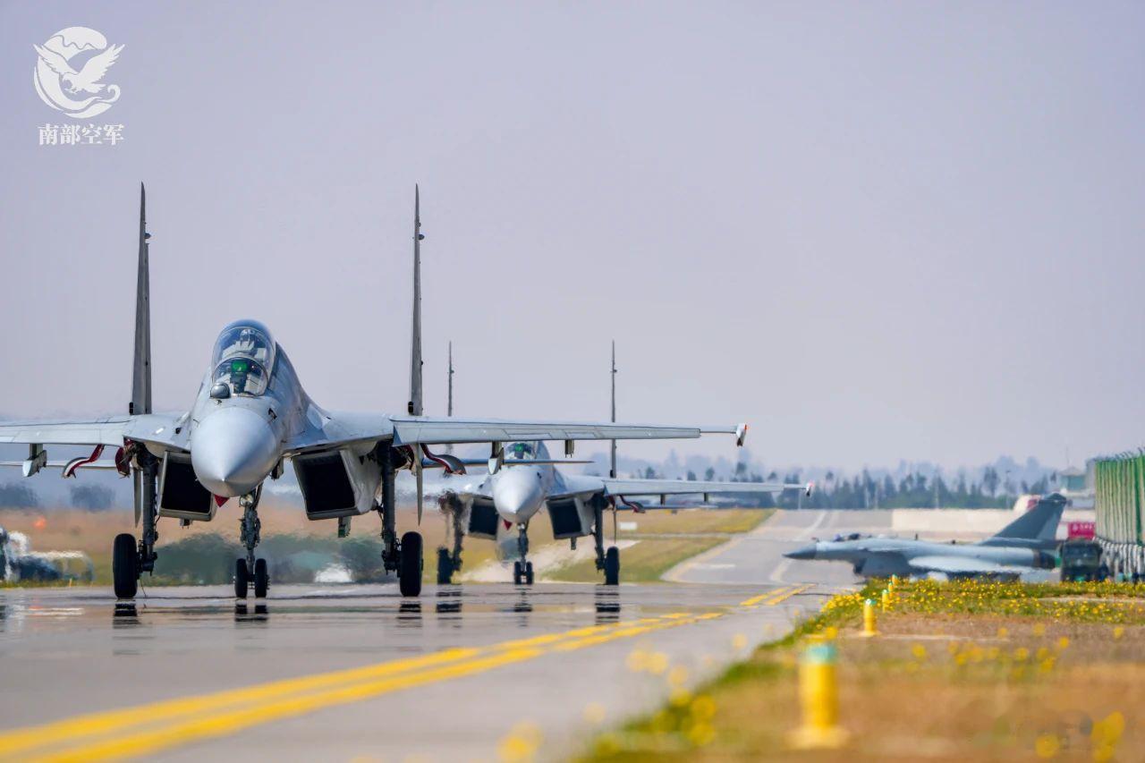 南部空军展开异型机对抗 ​​​