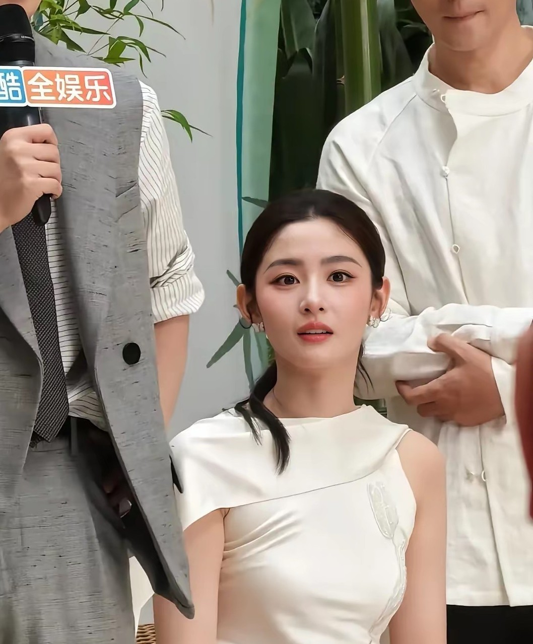 不怪许凯对她情有独钟，确实美若天仙啊。 ​​​