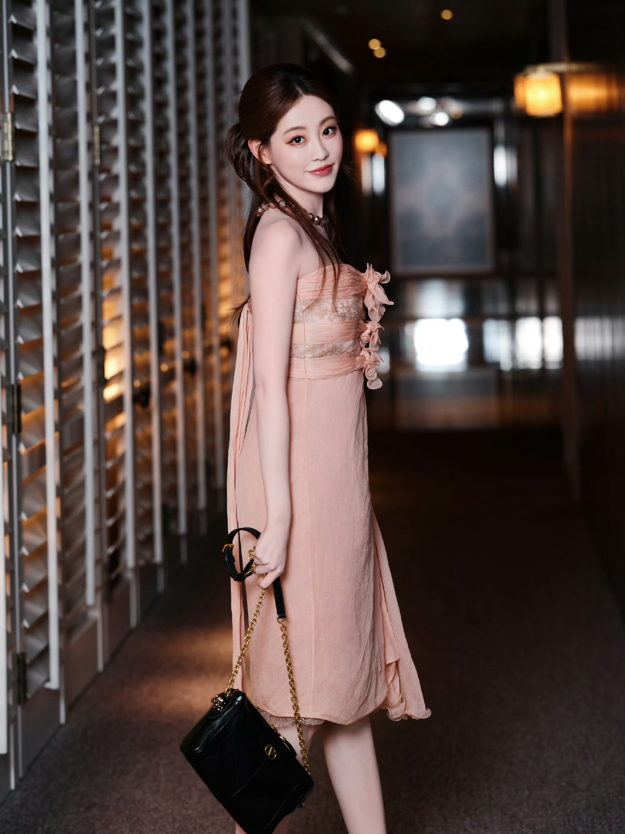 帽檐之下是更美的面孔！祝绪丹这两套衣服都喜欢都好看[么么哒] ​​​