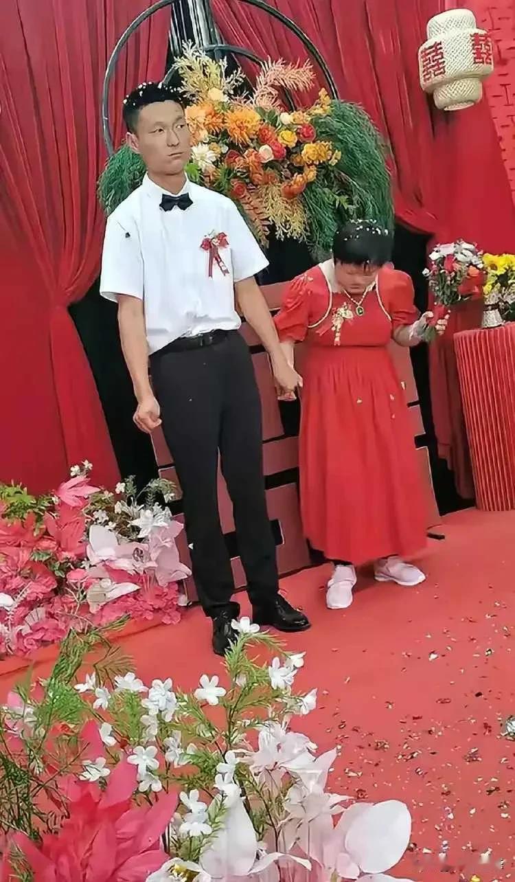 残障人群的婚姻有多难？

一唐氏综合征女孩嫁给年轻小伙，陪嫁两套房，一辆奥迪车，