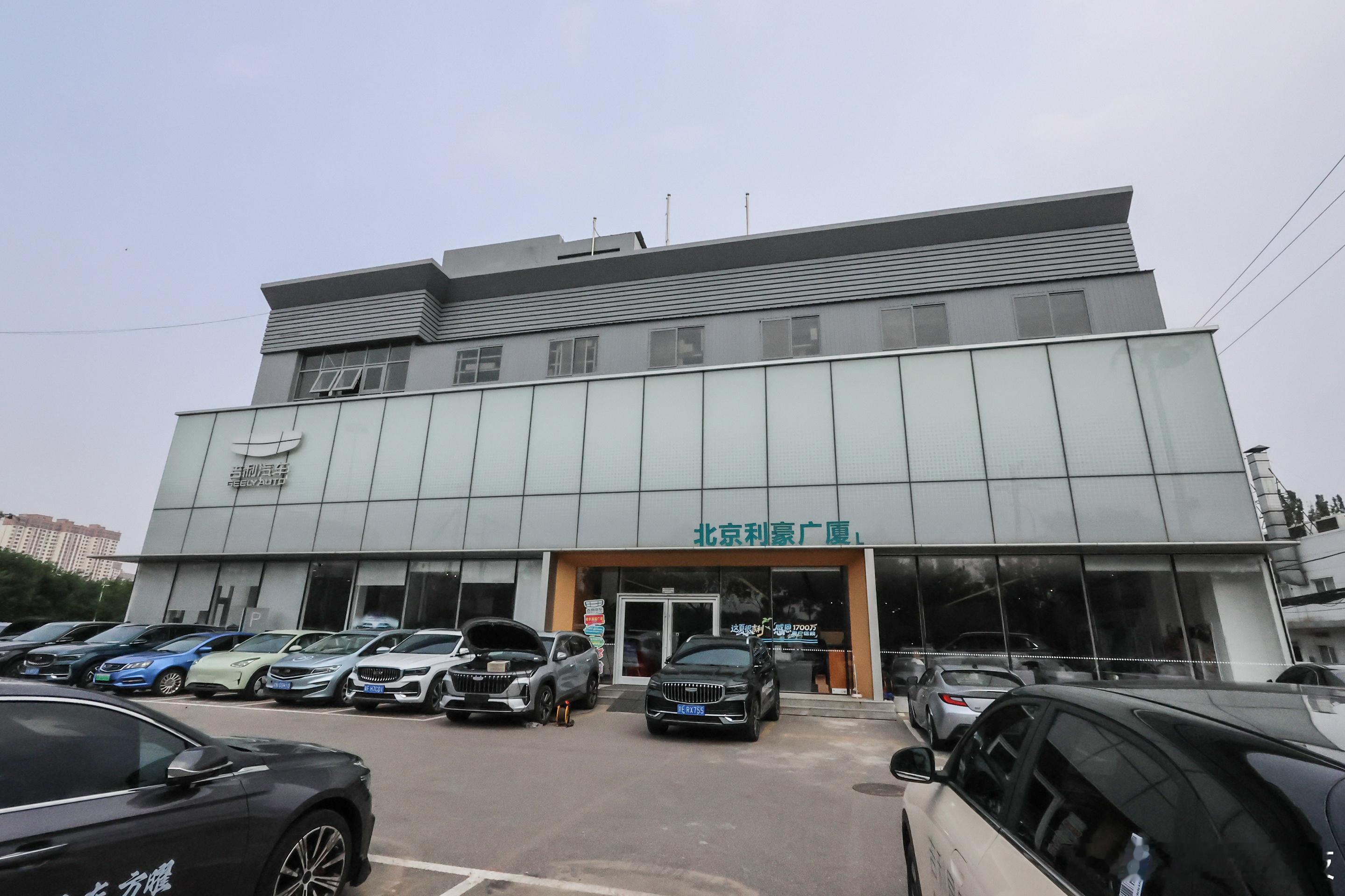 7月9日，吉利汽车正式推出了第4代帝豪全球400万纪念款，上市指导价6.89万元