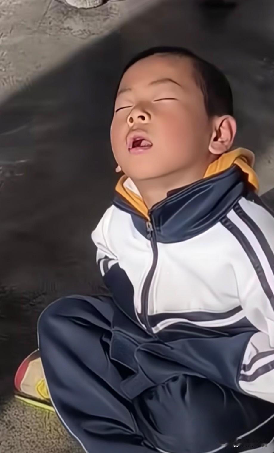 有些人（正人君子）一生大部分时间都在说真话，因为他是真正的人！
有些人（狡诈小人