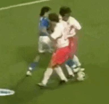 2002年世界杯，韩国队进了四强。
一整个国家都沸腾了。

官方奖金100多亿韩