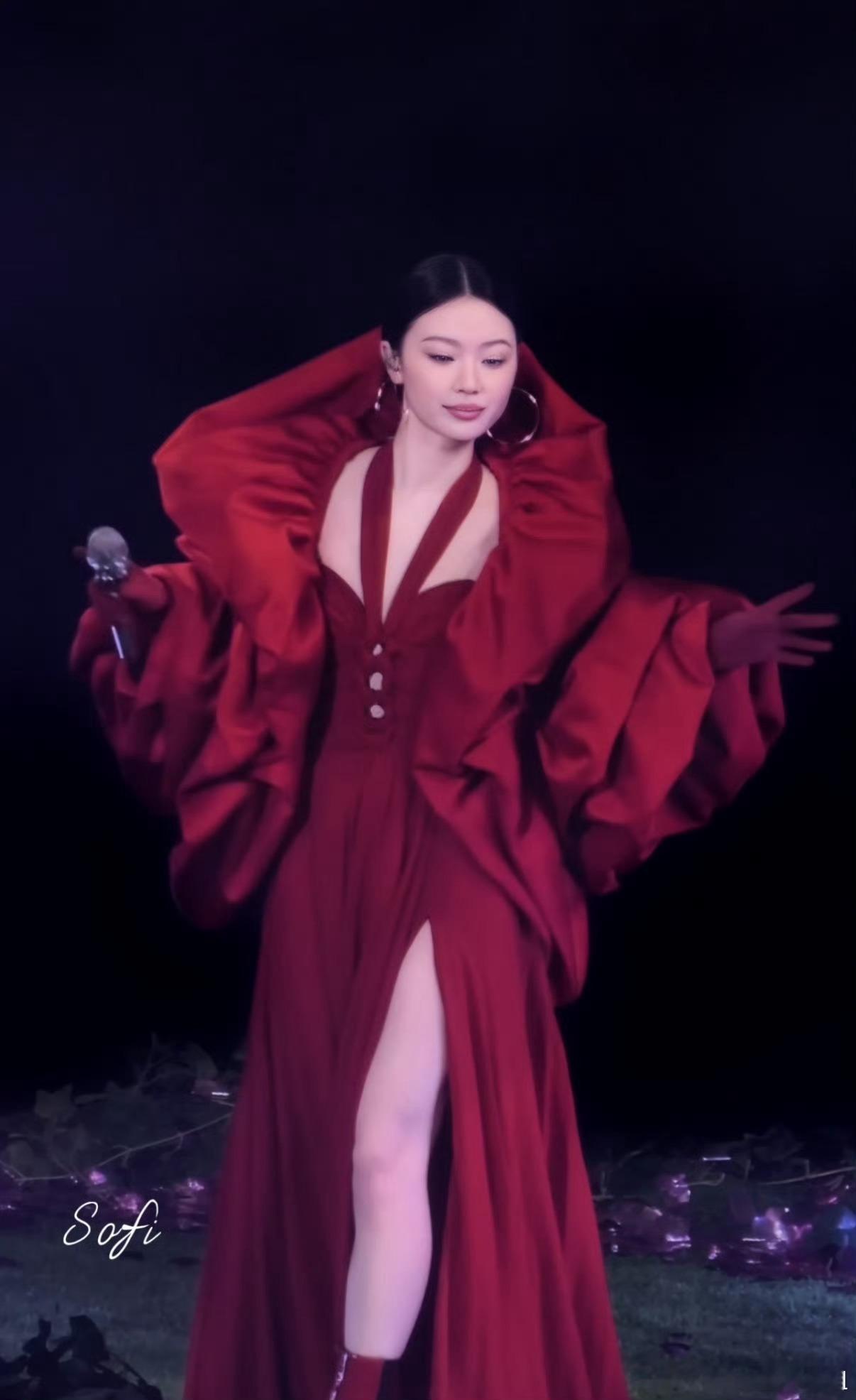 单依纯说希望用眼睛看着我单依纯说美好的记忆应该在眼睛里从“允许一切发生”到“用肉