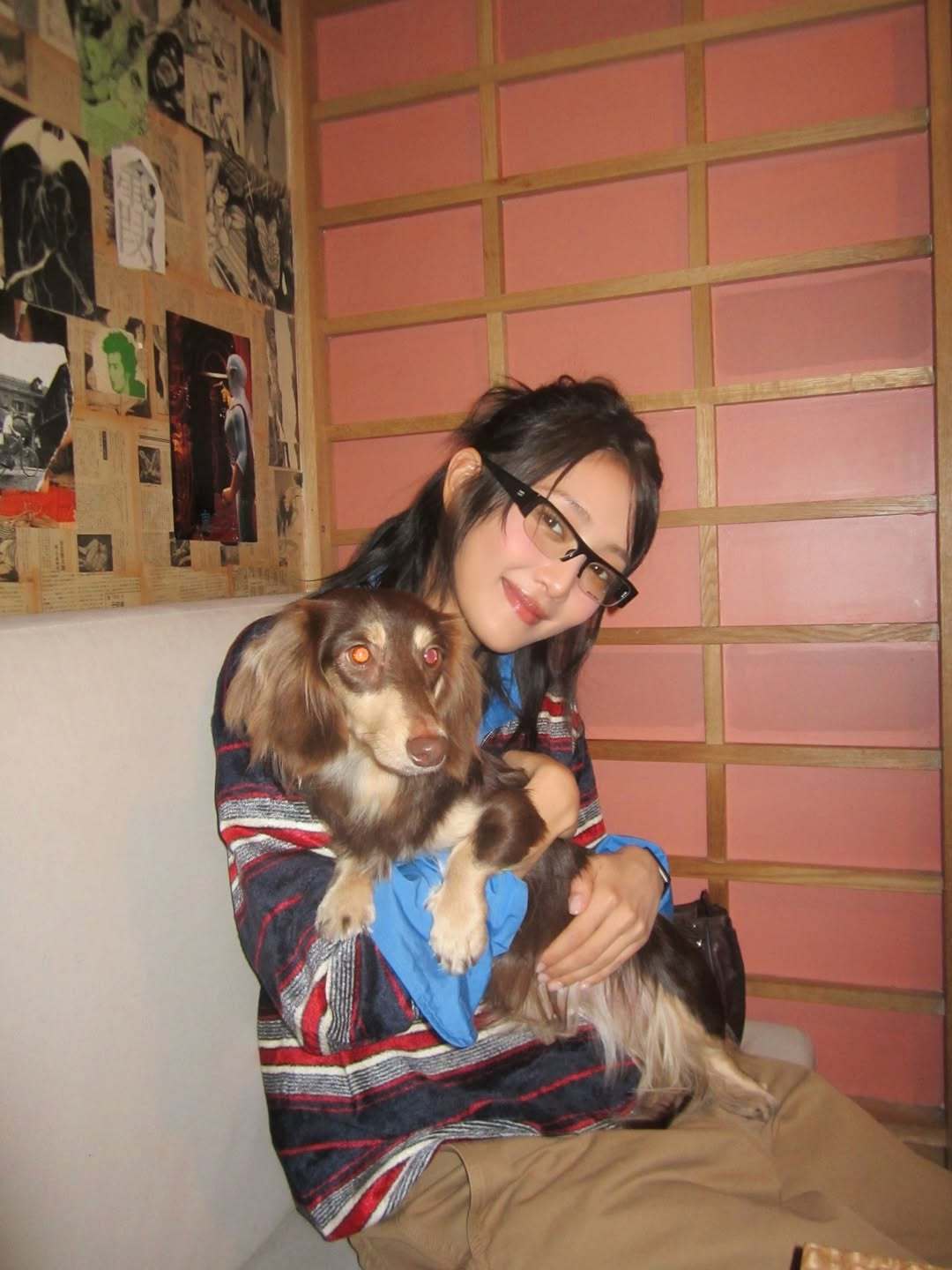 Lola出现在Minnie的IG中🐕哎一古Lisa和Minnie在巴黎见面了呀