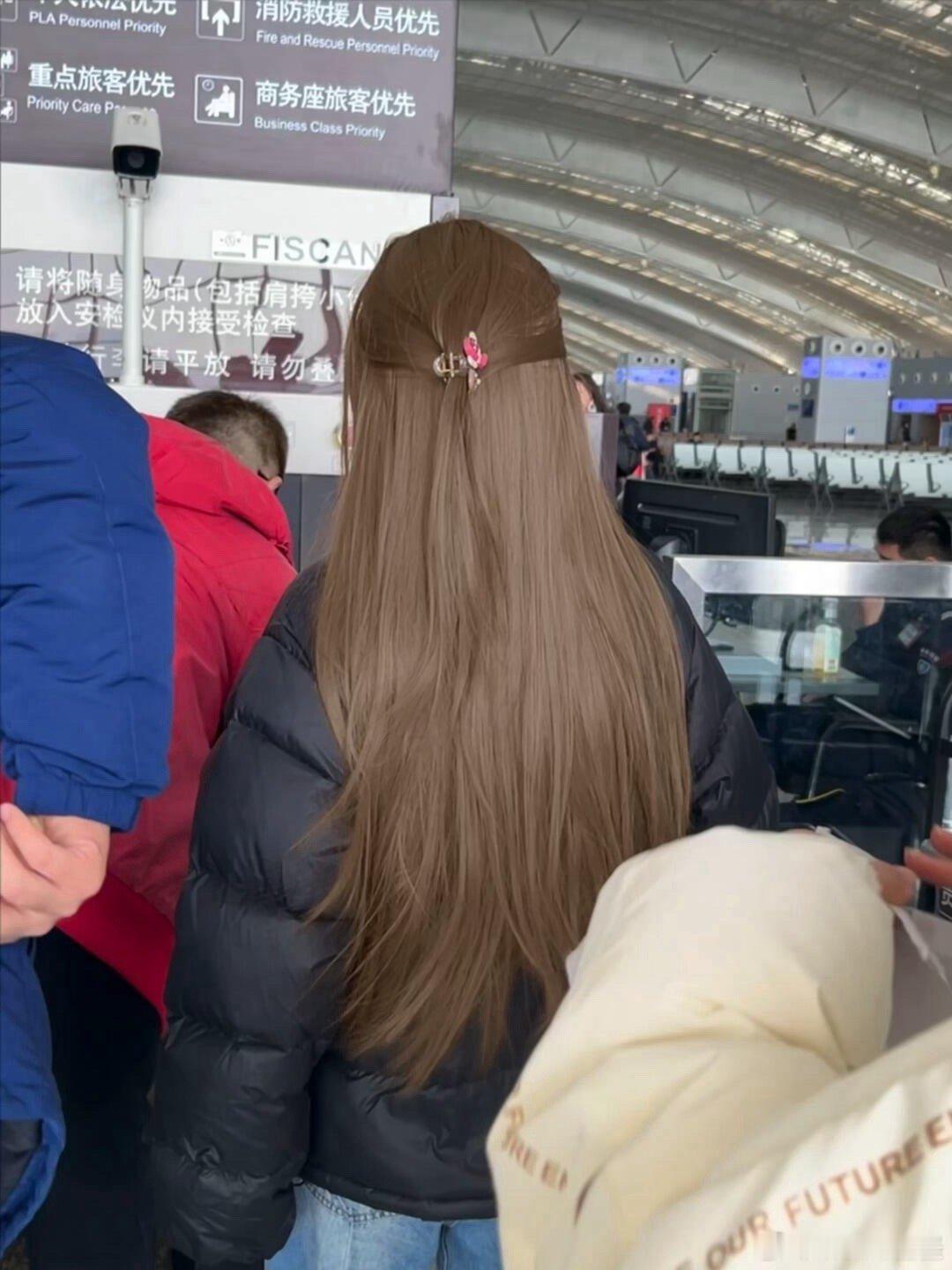 突然放弃对黑长直的执念……姐妹们，放弃黑长直的后果就是得到一个耐看的棕长直，没想