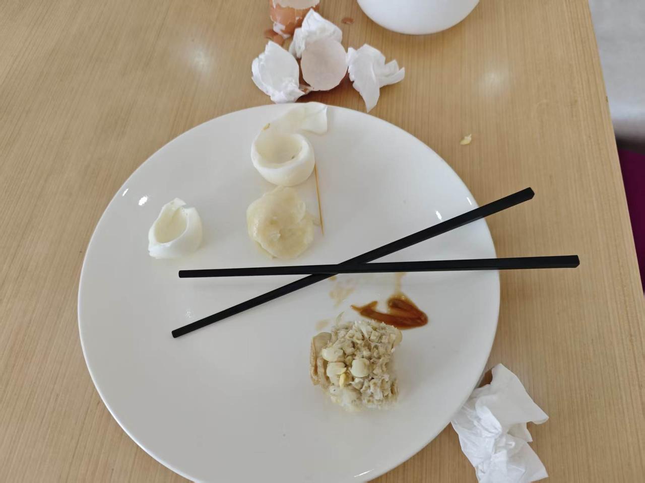 遇到这种事，无论在何种场合我都忍不住骂两句，虽然知道骂人不文明，但是看到这状况，