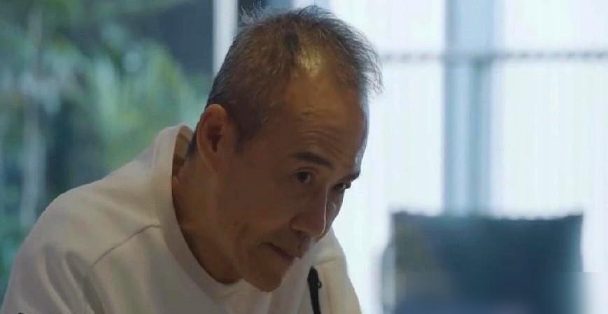 一张饭桌照把王石田朴珺送上热搜：他瞥她的那一眼，像极了我爸嫌我妈把汤勺敲碗沿。