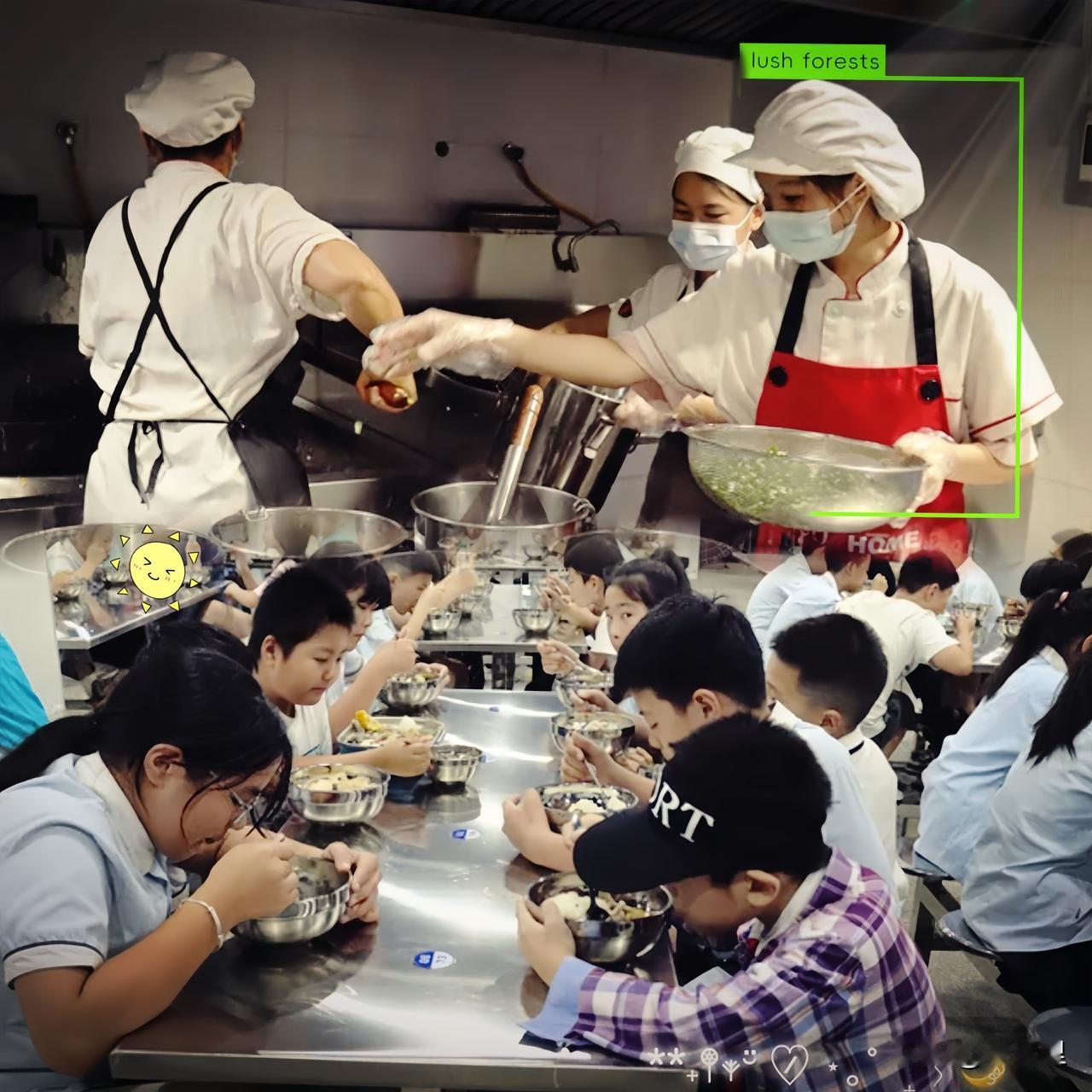 破防了！
学校食堂还能这么干？

刷到四川巴中那所小学的“妈妈食堂”，也太戳人了