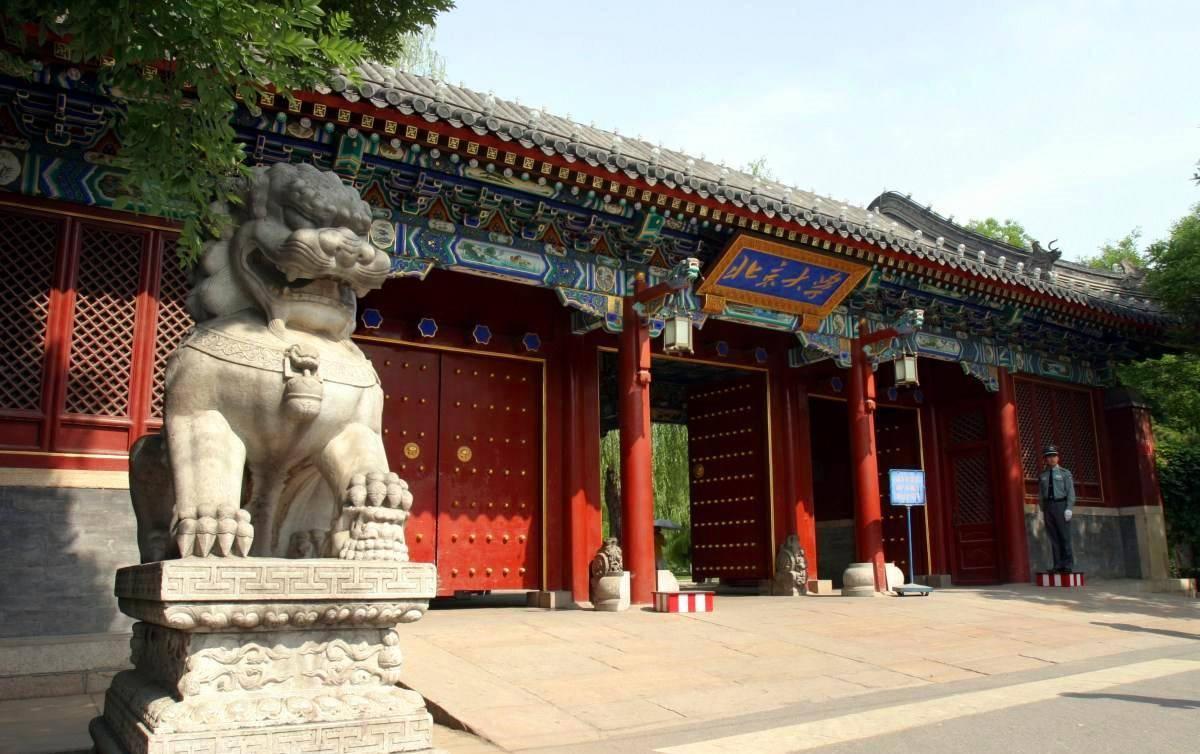 咱一文科生，不太了解他们理科那些事。知道北大数学系很强，但清华既为理工科，且多年