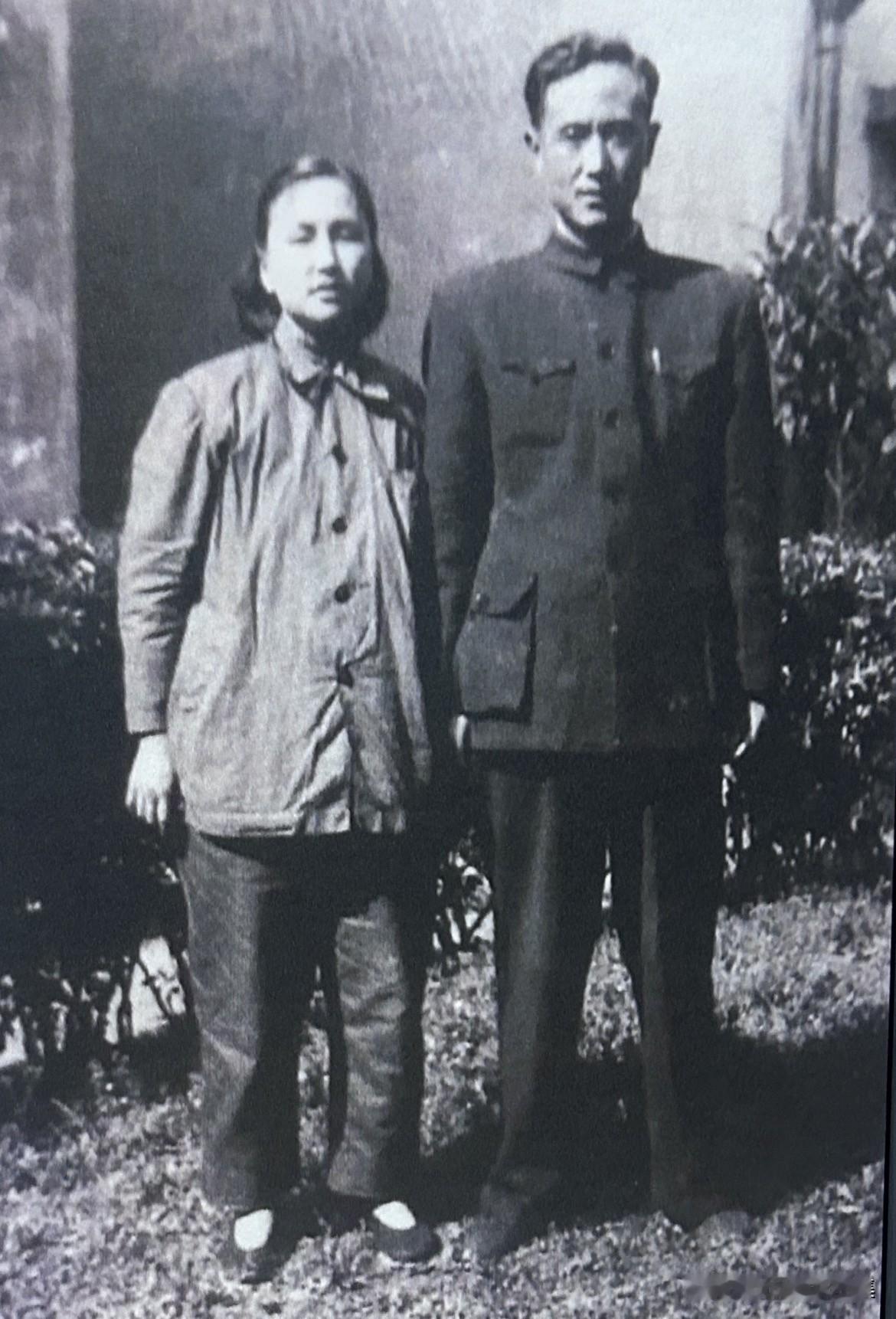 1941年10月，鄂豫边区党委派王锡珍到武汉，与先期隐蔽在武汉的党员张辉、史纪德