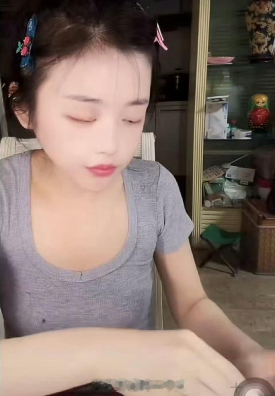 白鹿 司晓迪司晓迪在直播中diss白鹿，夸赵露思全方位开炮一个不留司晓迪自称在线
