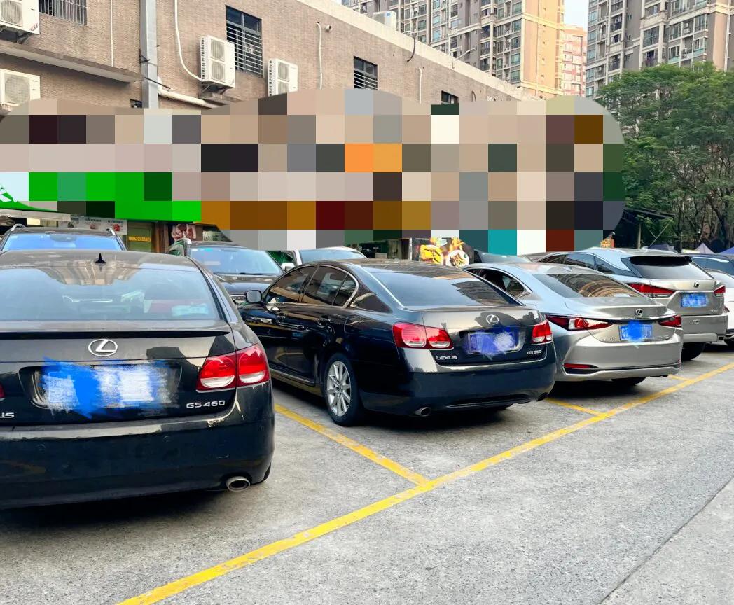 路上发现到处都是凌志，来自广东佛山人的执着喜爱，凯美瑞也特别多，佛山的朋友都喜欢
