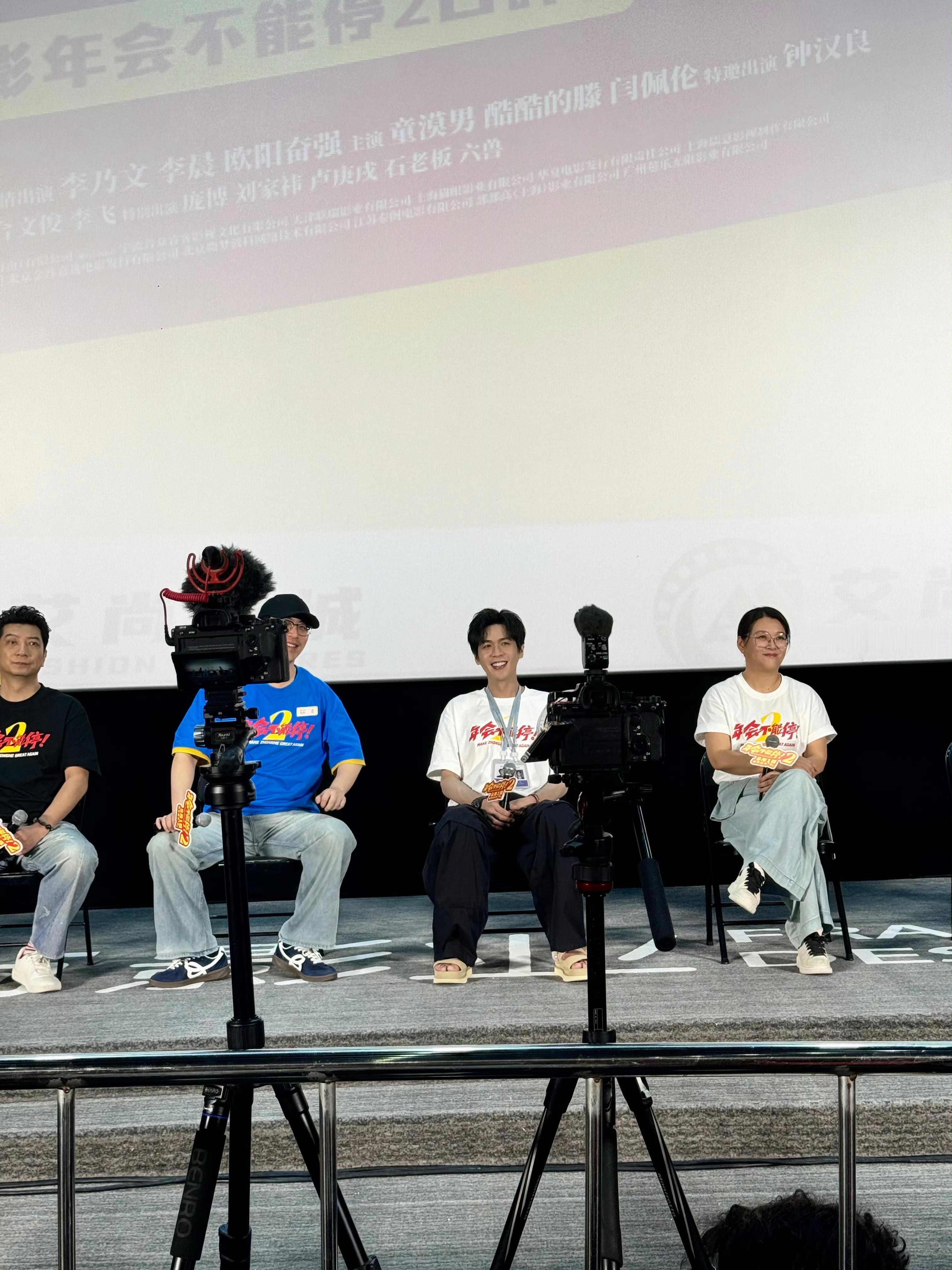 张若昀分不清是笑还是哭了张若昀笑成车载摆件了现场爆笑名场面来袭！内向导演猝不及防