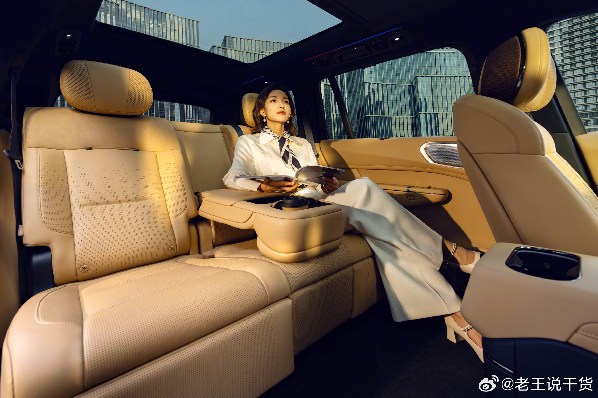 选车这件事，越到后面越明白，空间和实用性才是硬道理。领克900大五座万物皆可装 