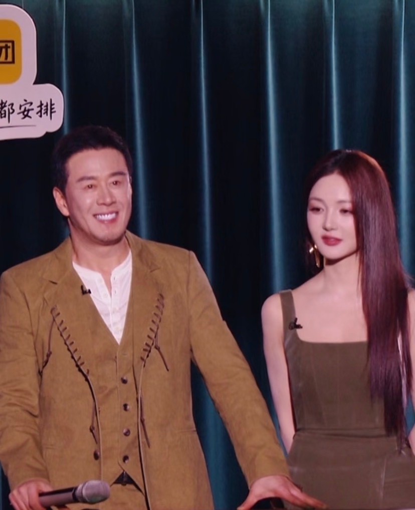 耳帝谈杨坤淘汰我看完结果心里挺感慨的，杨坤在家苦练数月，准备了不少曲目，可惜没能