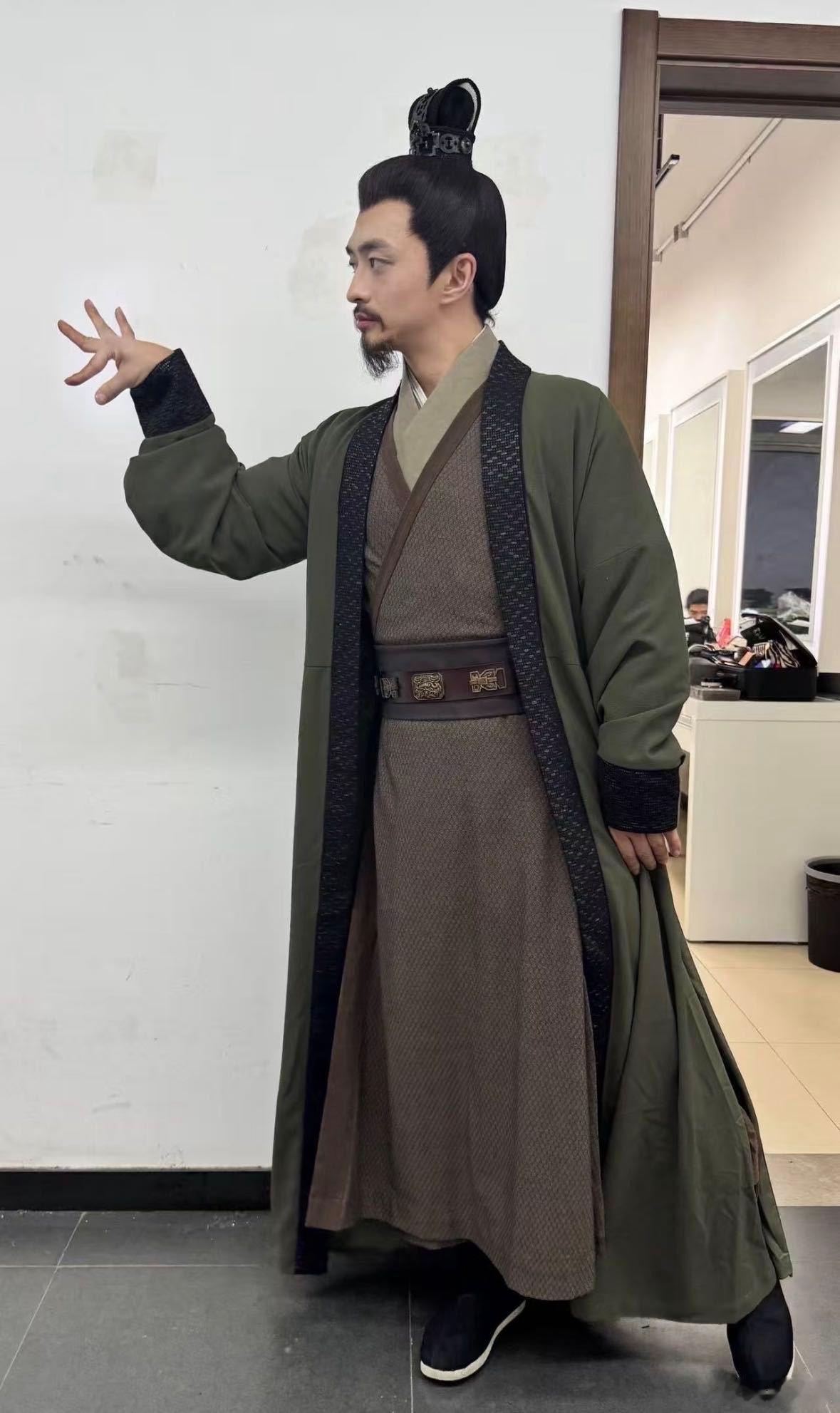 郑和到现代旅游也得买速通票 刘旸演郑和这段太有梗了，航海大佬到了现代景区也得买速