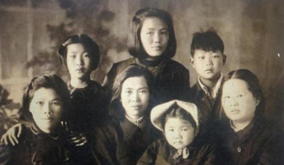 李敏结束江西探亲回京时，贺子珍为何坚持要给李讷准备礼物？背后原因其实有两个

1